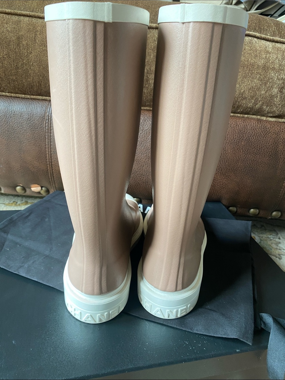 NEW CHANEL Blush Pink and Cream Tall Logo Rain Boots 2025 Collection Size 38 - Picture 4 of 9